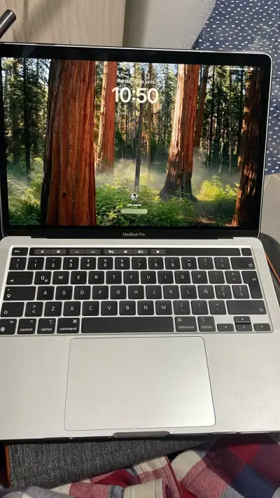 MacBook Pro 13 pulgadas en buen estado - miniatura 2