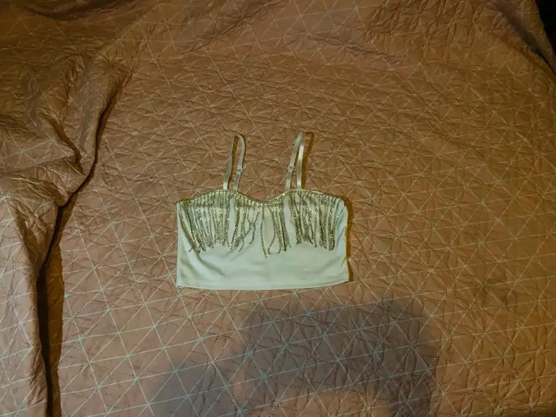 Top corto con flecos brillantes