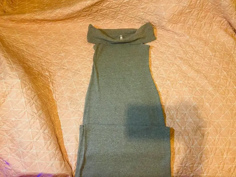 Vestido de punto gris sin mangas
