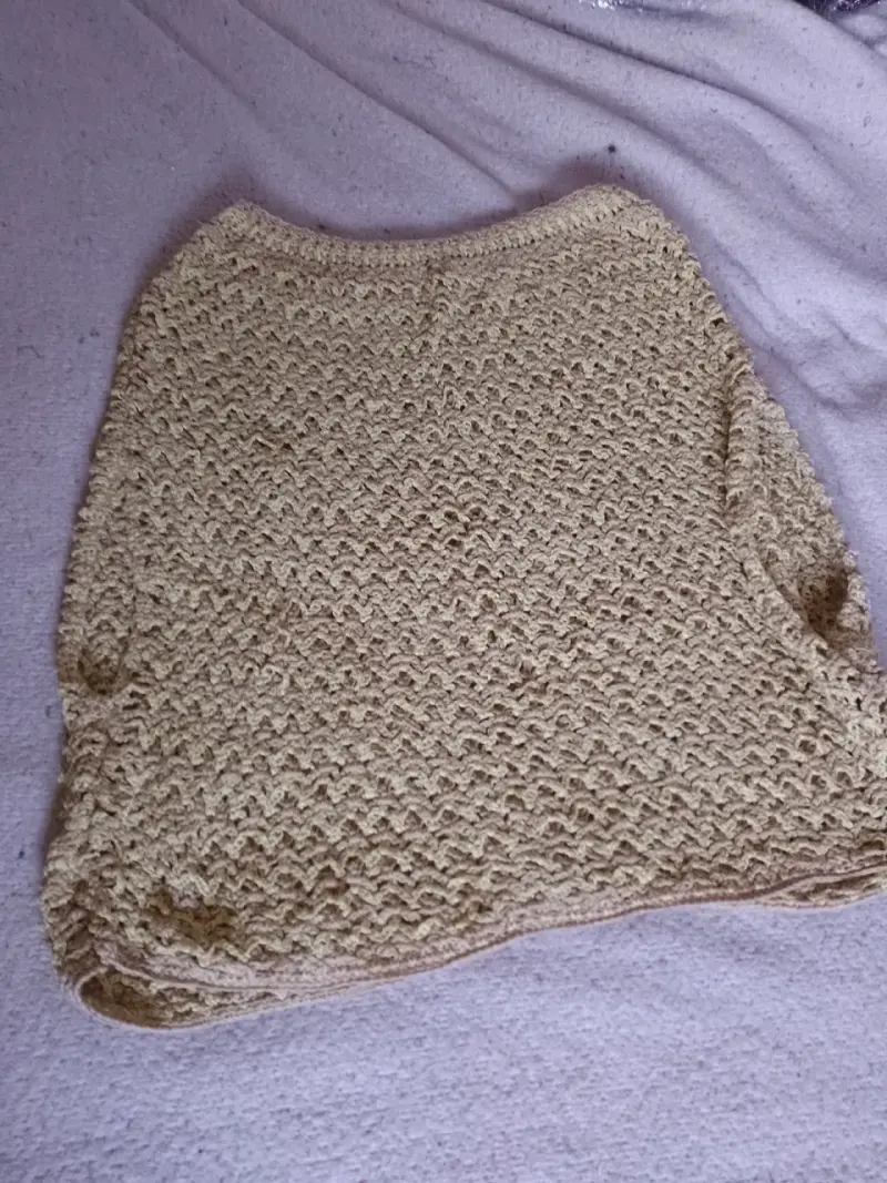 Suéter tejido amarillo beige para mujer - 1