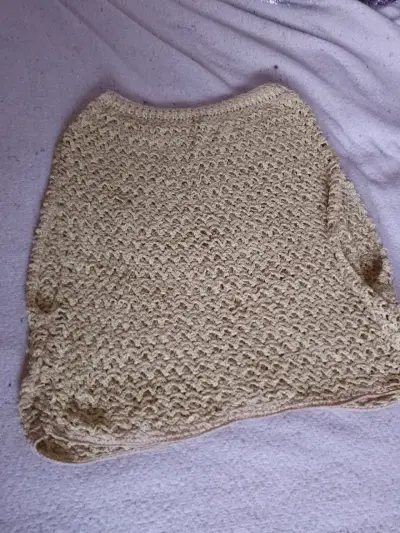 Suéter tejido amarillo beige para mujer - miniatura 1