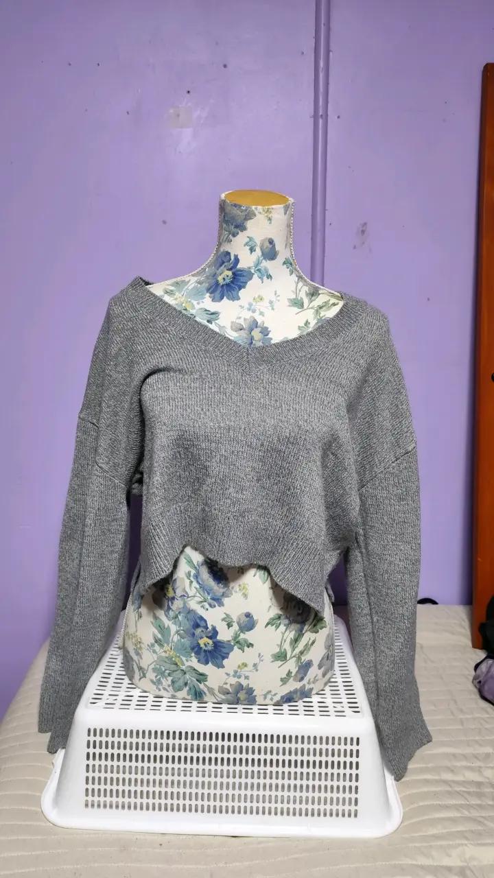 Suéter gris de punto para mujer