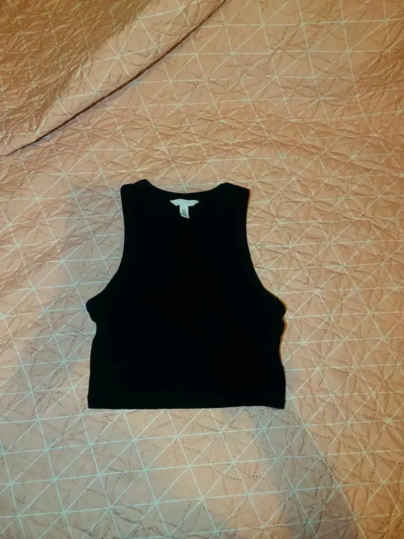 Top negro sin mangas para mujer