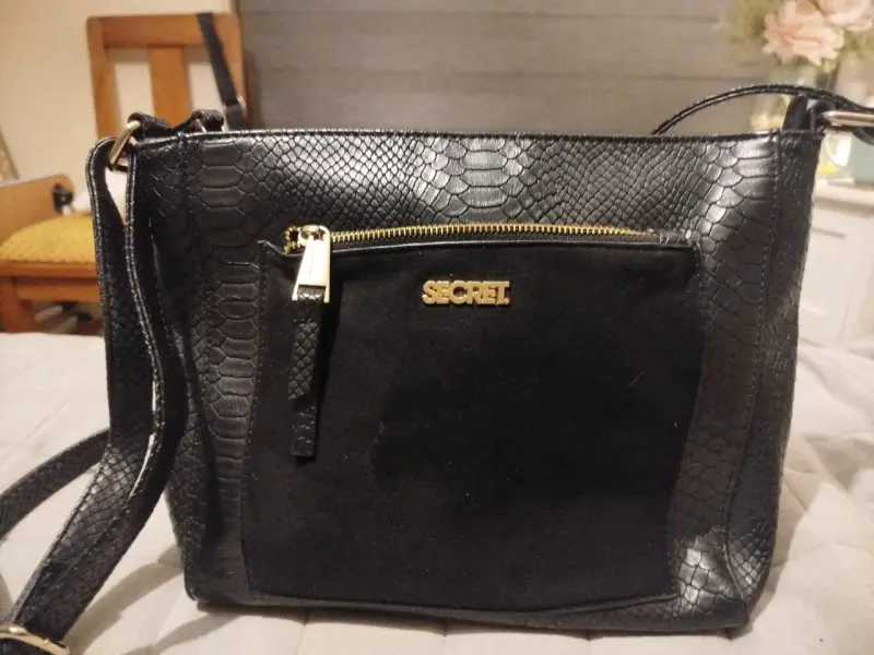 Cartera de cuero Secret negra