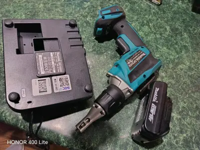 Atornillador Makita 18V con cargador 1 batería - miniatura 1