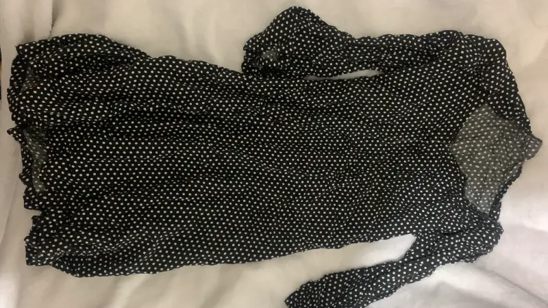 Vestido negro de lunares blancos - 1
