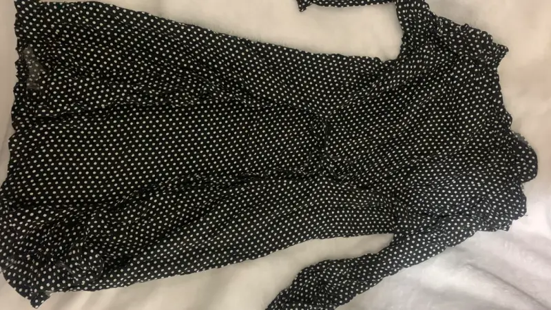 Vestido negro de lunares blancos - 2