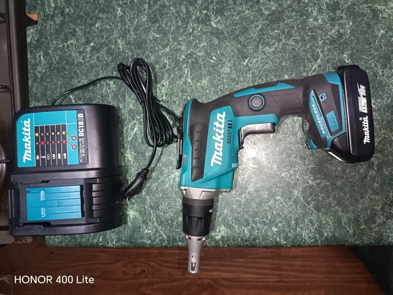 Atornillador Makita 18V con cargador 1 batería - 3