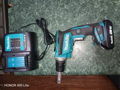 Atornillador Makita 18V con cargador 1 batería - miniatura 3