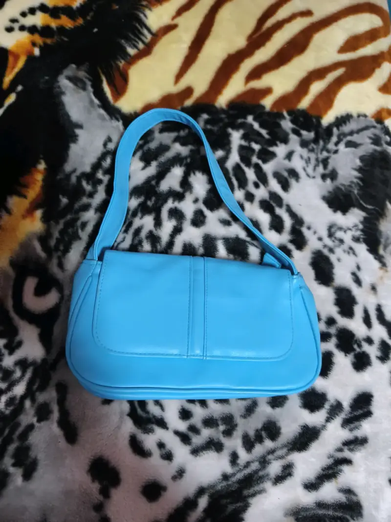 Cartera azul de mano elegante - 1