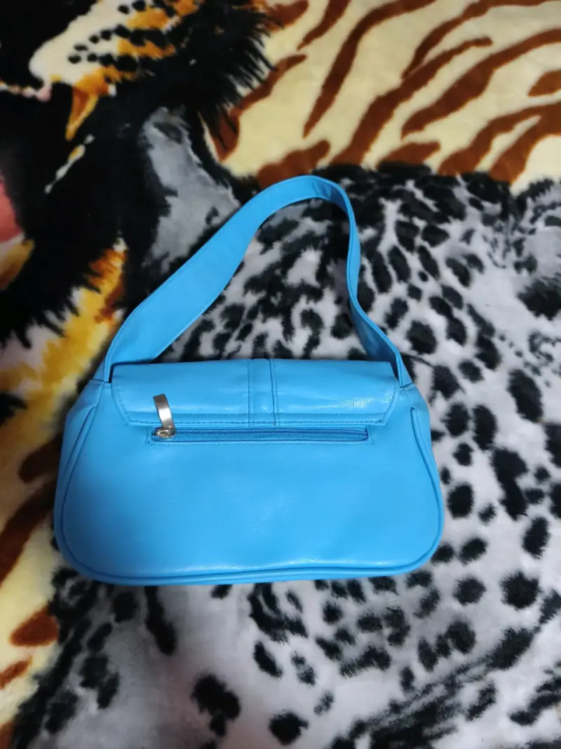 Cartera azul de mano elegante - 3