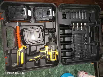 Taladro de impacto con accesorio,2bateria+cargador - miniatura 1