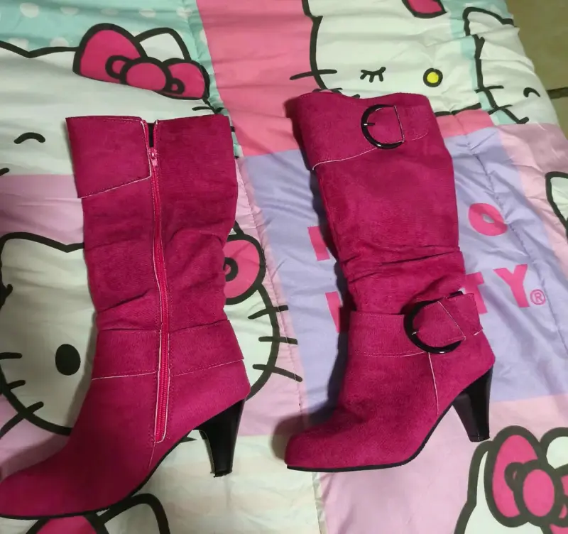 Botas fucsias de tacón alto con hebilla - 1