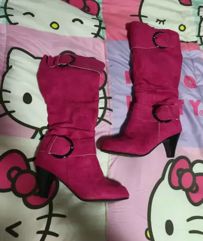 Botas fucsias de tacón alto con hebilla - miniatura 2