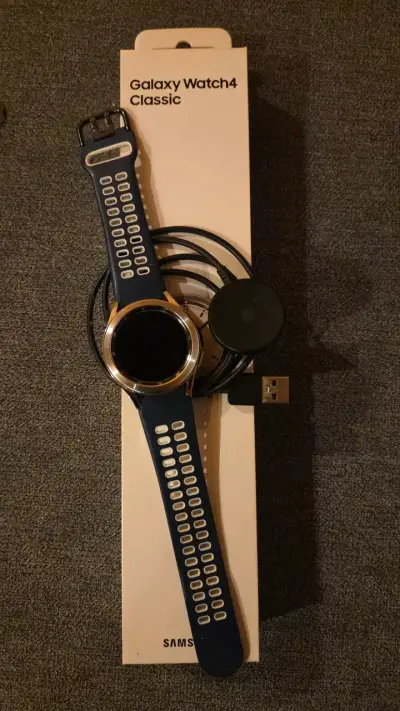 Samsung Galaxy Watch4 Classic con cargador - miniatura 1