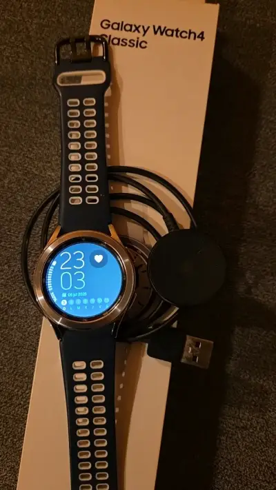 Samsung Galaxy Watch4 Classic con cargador - miniatura 2