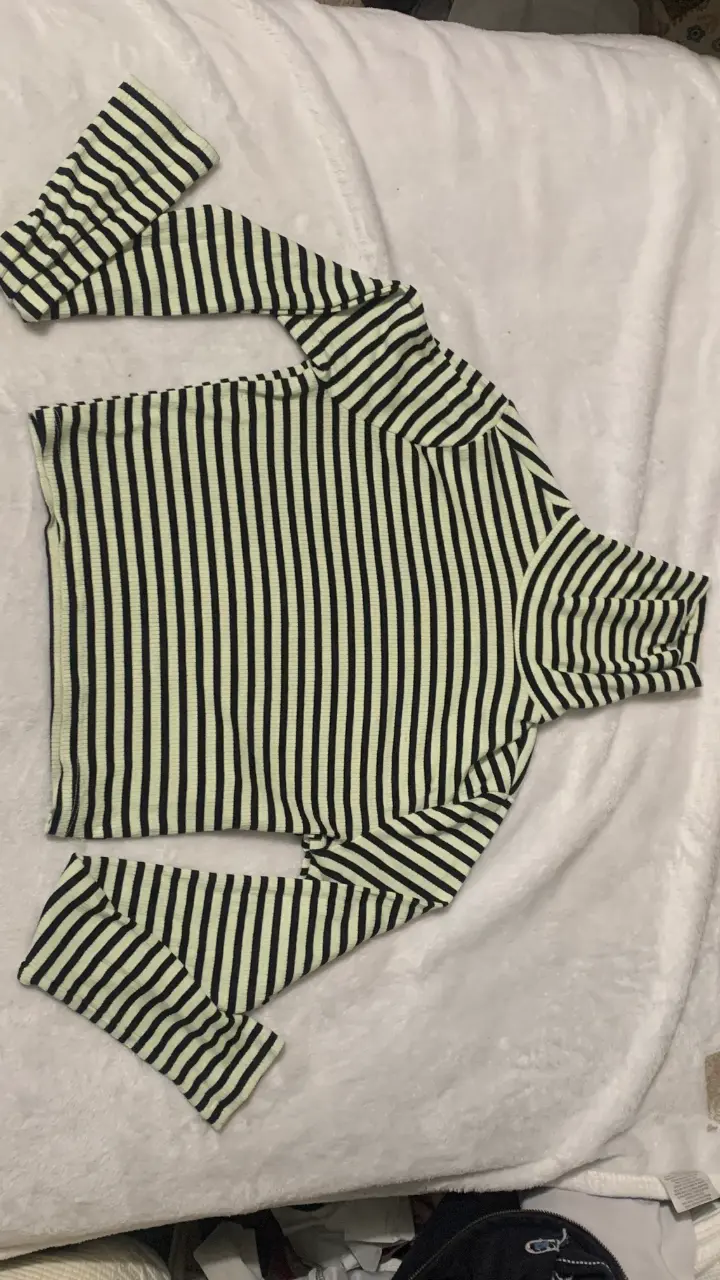 top de rayas cuello alto