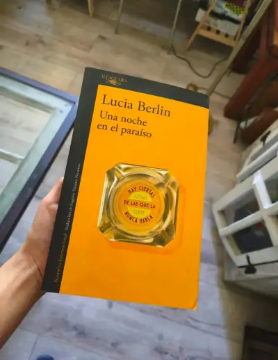 Libro 'Una noche en el paraíso' de Lucia Berlin - miniatura 1
