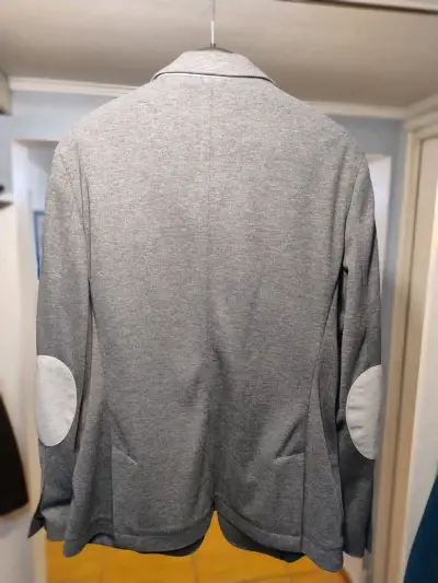 Blazer gris con coderas estilo casual - miniatura 2