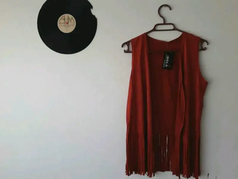 Chaleco sin mangas con flecos rojo Ídolo
