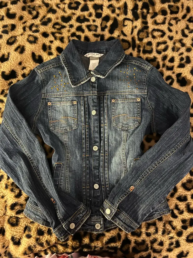 Chaqueta de mezclilla y2k con tachuelas - 2