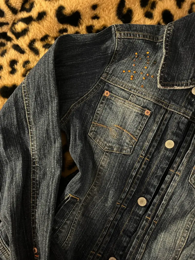 Chaqueta de mezclilla y2k con tachuelas - 3