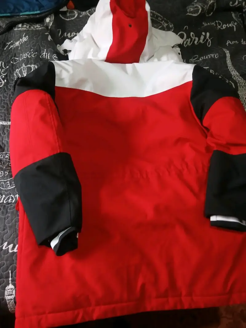 Parka Tommy Hilfiger roja y negra para invierno - 5