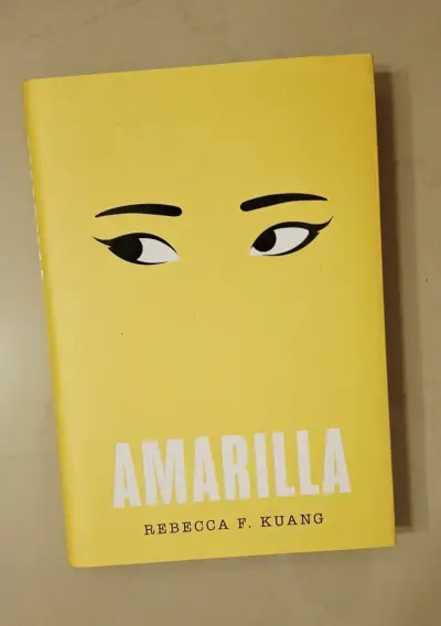 Libro 'Amarilla' de Rebecca F. Kuang. Tapa dura. - miniatura 1