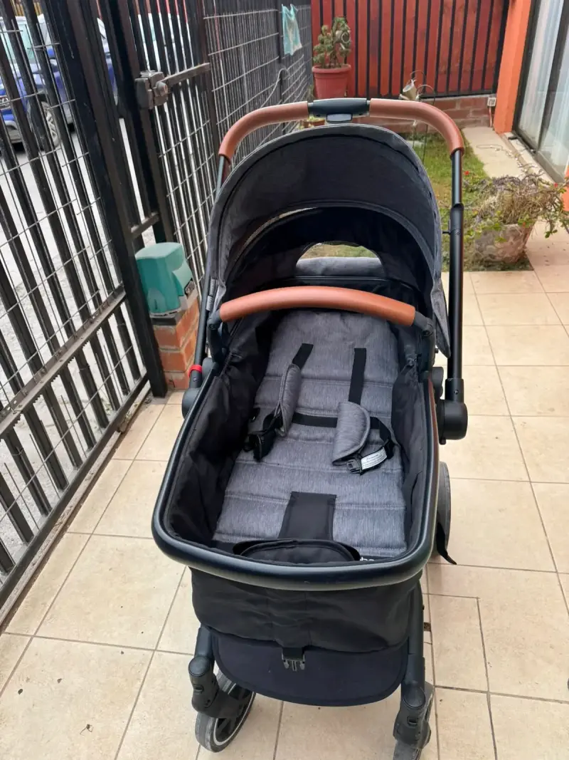 Coche de bebé con manillar ajustable - 1