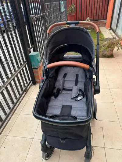 Coche de bebé con manillar ajustable - miniatura 1