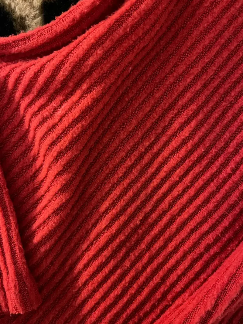 Suéter rojo de punto con mangas acampanadas - 2