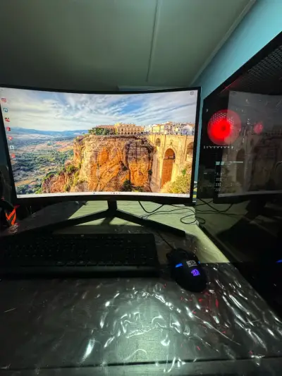 Computador + Monitor curvo LED de alta resolución - miniatura 1