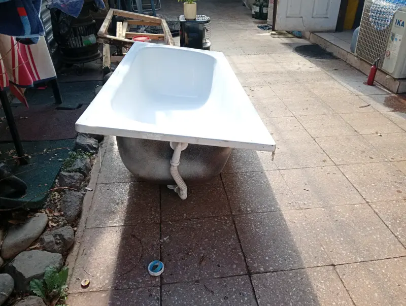 Tina de baño blanca en buen estado - 4