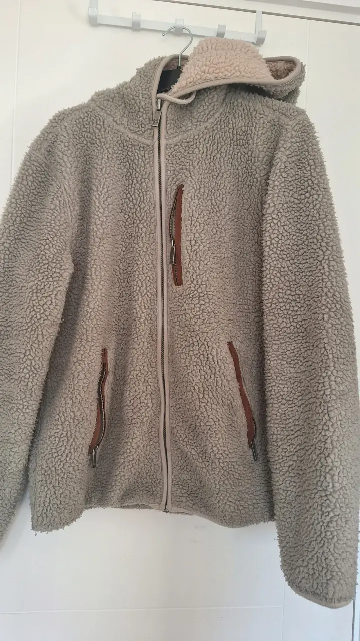 Polerón Polar Chiporro Cacharel Con Capucha Hombre - 1