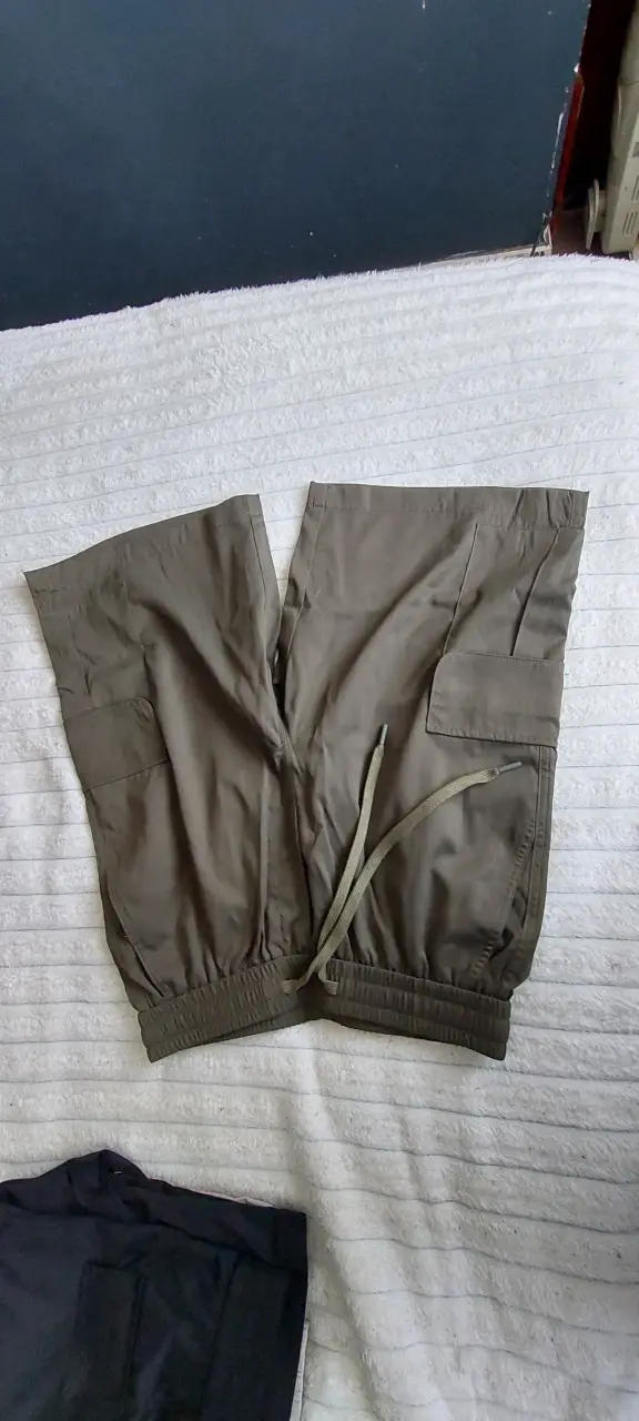 Pantalones cortos beige con bolsillos - 2