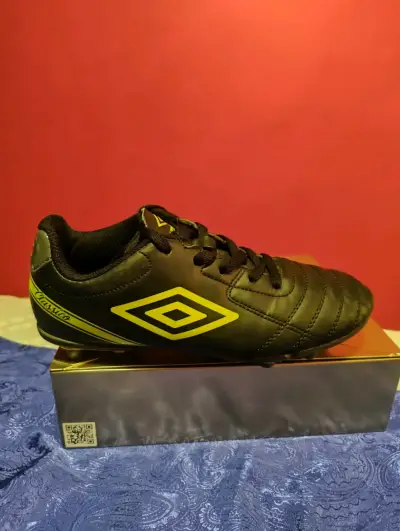 Zapatos de fútbol Umbro Clásico negros - miniatura 1