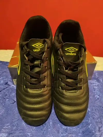 Zapatos de fútbol Umbro Clásico negros - miniatura 3
