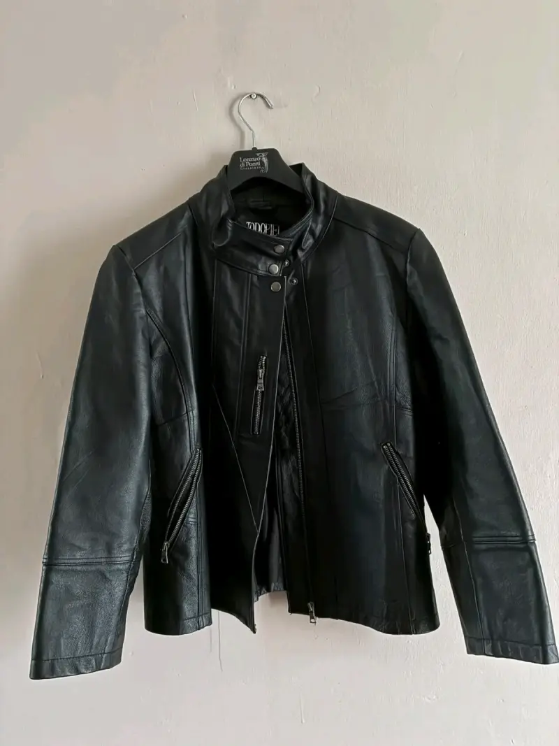 Chaqueta de cuero negra para mujer - 1