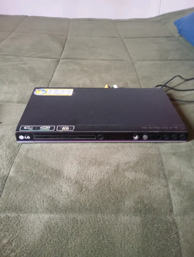 Reproductor de DVD LG con USB y HDMI - 1