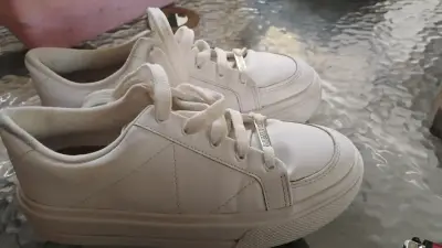 Zapatillas blancas casuales para mujer - miniatura 1