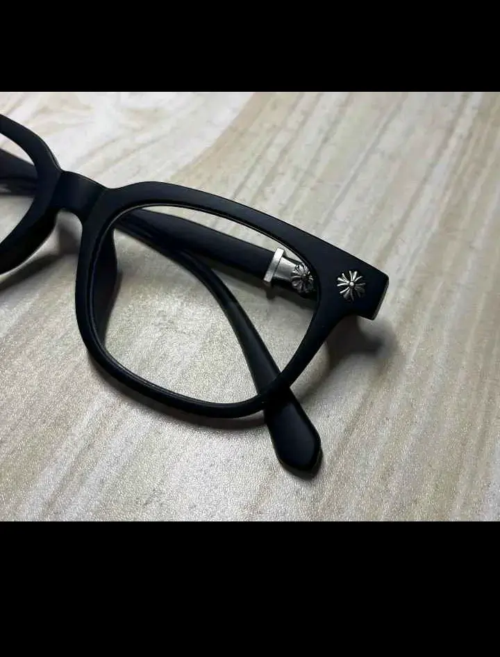 Lentes ópticos de marco negro con detalle metálico - 2