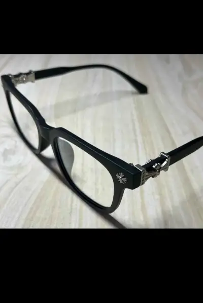 Lentes ópticos de marco negro con detalle metálico - miniatura 3