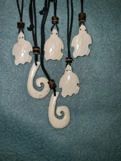Collares con colgantes de tortuga y espiral - miniatura 1