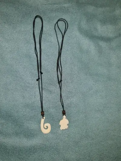 Collares con colgantes de tortuga y espiral - miniatura 3