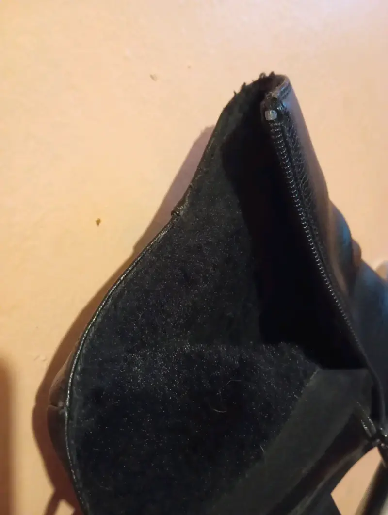 Botín de cuero negro con tacón - 4