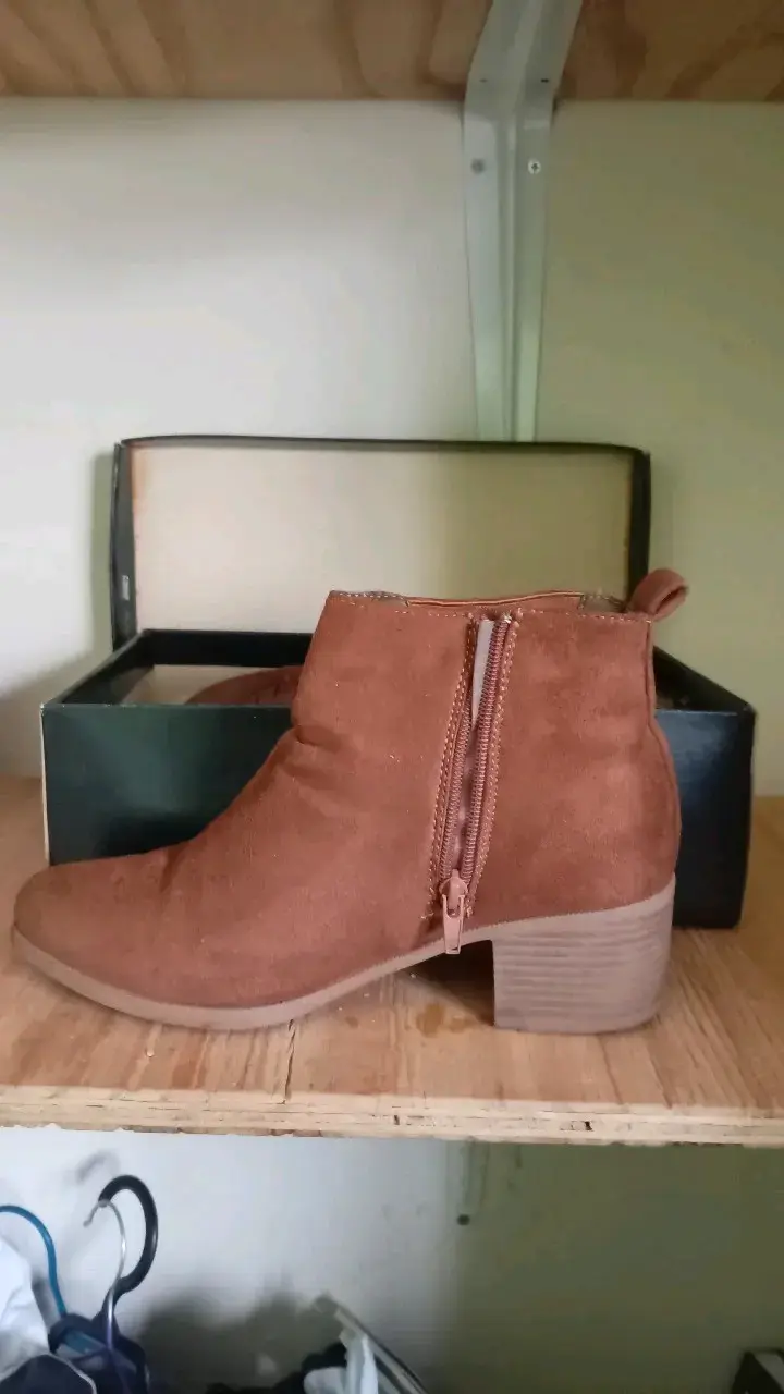 Botines de gamuza marrón con cierre lateral - 1