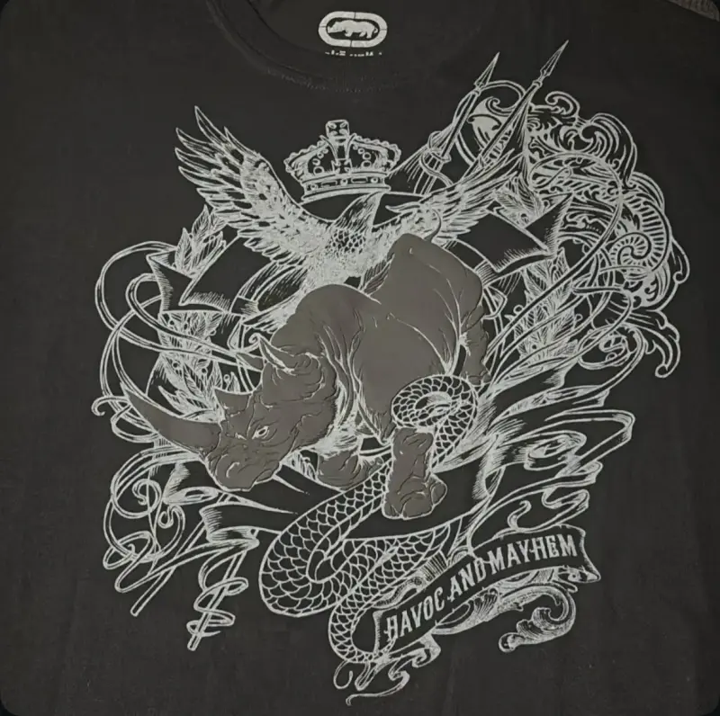 Polera negra con diseño gráfico Ecko Unltd - 2