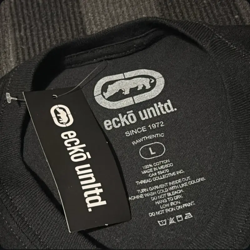 Polera negra con diseño gráfico Ecko Unltd - 3