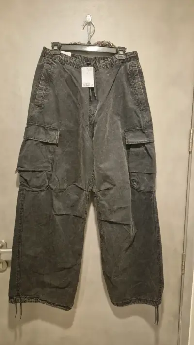 Pantalones cargo  hombre negro con bolsillos H&M - miniatura 1