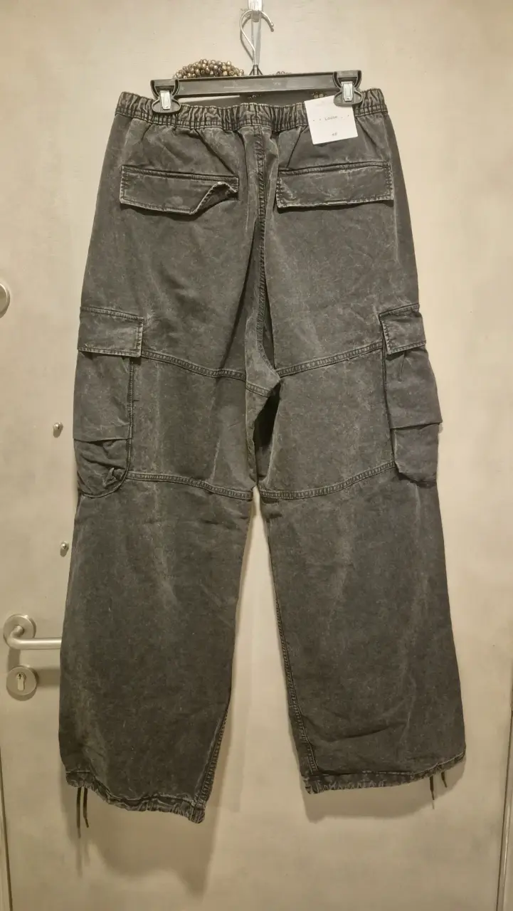 Pantalones cargo  hombre negro con bolsillos H&M - 4